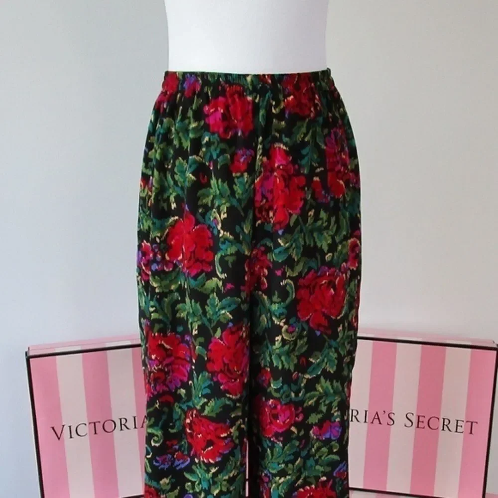 Victoria’s Secret Vintage Gold Label Satin Flora Pajamas Red M Holiday‎